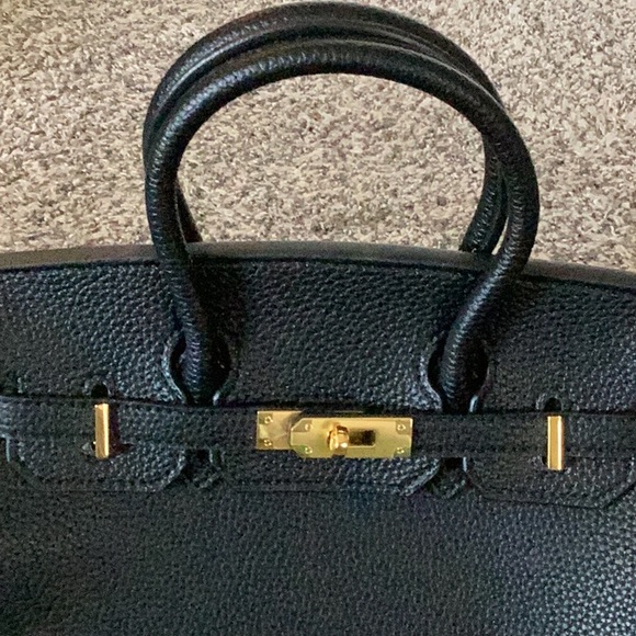 Elegant Black Handbag - Picture 4 of 7